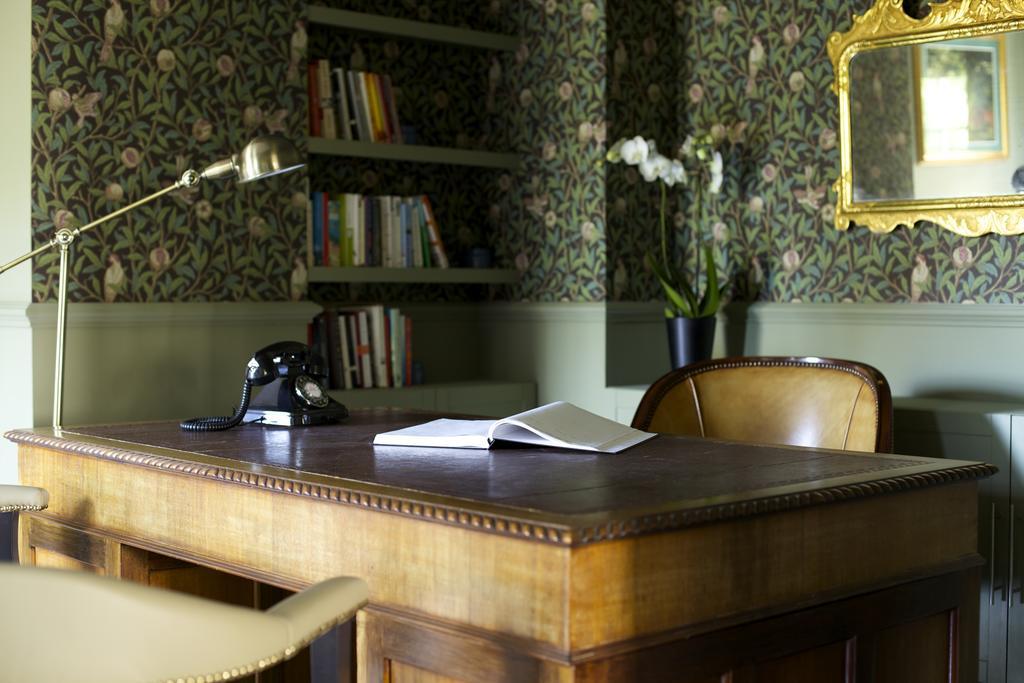 The Manor At Sway - Hotel, Restaurant And Gardens Экстерьер фото